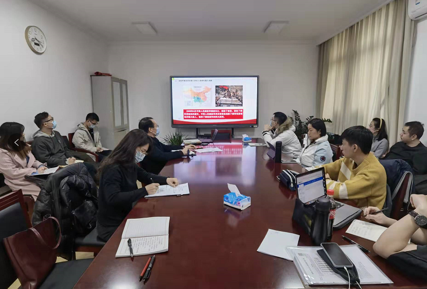 马克思主义学院组织学生收看“党的十九届六...